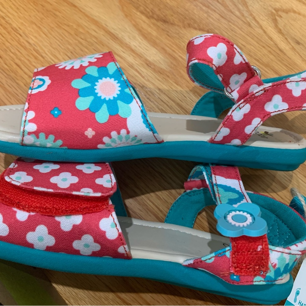 Chooze NWT sandals girls size 1 - super cute!